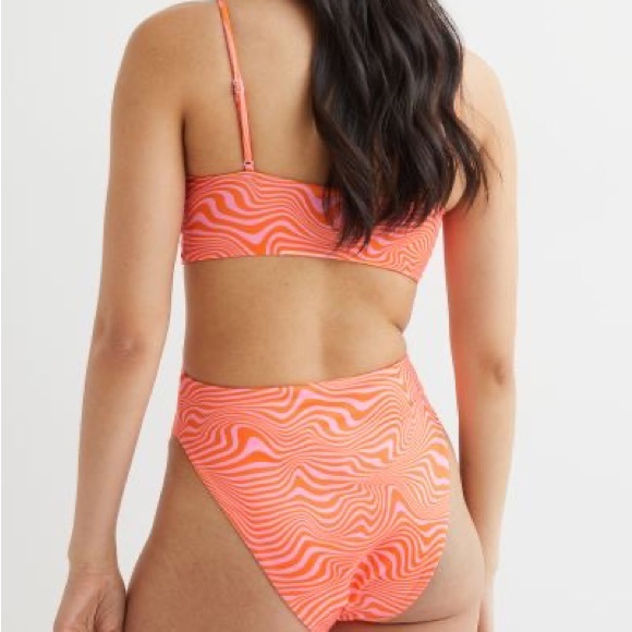 H&M High Leg Cut-out Swimsuit - Picture 2 of 5